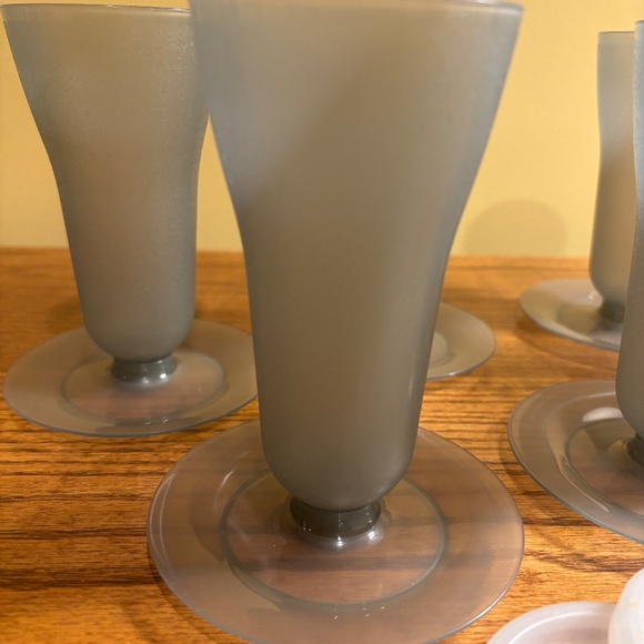 6 Vintage Tupperware Sundae/Parfait Cups (only 4 lids) - Picture 3 of 7
